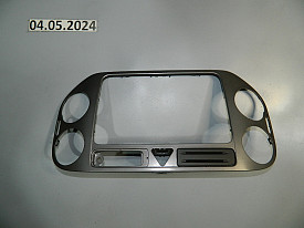 РАМКА МАГНИТОФОНА (СЕРАЯ) (5M0858071K) VOLKSWAGEN TIGUAN NF 2007-2011